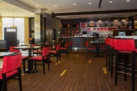 拉伯克市中心/大學區萬怡飯店 - 酒吧