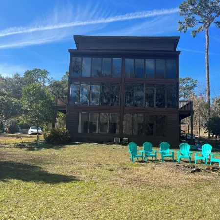 3 Story Rainbow Riverfront House With Panoramic Views!
