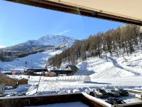Pleasant 6-person apartment in Vars facing the slopes
