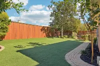 Luxurious, spacious, private- yet close to all of DFW's finest attractions. Hotels near Pier 1 Imports