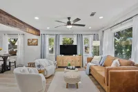 Lavish Living Retreat - Modesto, CA