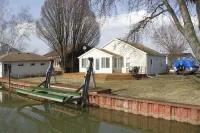 Swan River Haven with Pontoon, Jetski & Kayaks Or Without Hotels in Ira Township