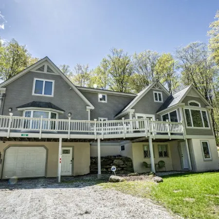 Killington Summer Retreat: Air Conditioned - Sleeps 8 - Fire Pit & Bike Shed