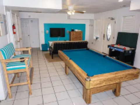 A Beach Vacation Gem.  Just 4 Summer Weeks Left. Hotels in Corolla
