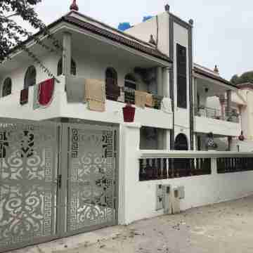 Too Many Suites Hotel Exterior