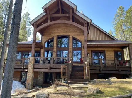 Exclusive Waterfront Cabin on Island Park reservoir with Private dock