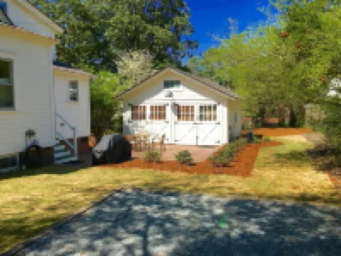 The Craddock - Tufts Home & Antique Carriage House - 6BR 5.5 Baths - Sleeps 12+