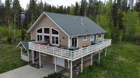 Spacious 6Br Mountain Getaway!  on Shuttle Route, Hot Tub, Game Room, Sleeps 16+ Отели рядом с достопримечательностью «Grand Park Community Recreation Center»