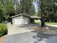 Central AC: Large 4 Bedroom Private Home, Private Lot.  Fenced Yard with Deck Hotels in Plumas Eureka