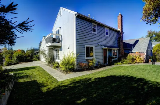 Home near Sonoma & Calistoga in heart of Wine Country