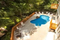 Sandbridge water lovers retreat with beach, pool, canal, and lakes to explore. - Private Pools