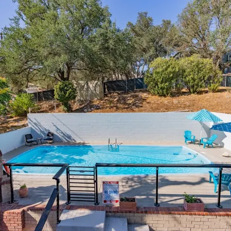 Winemakers Home🍷 Mid-Century Modern😎Pool⛱Walk to Downtown Paso!