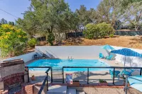 Winemakers Home🍷 Mid-Century Modern😎Pool⛱Walk to Downtown Paso!