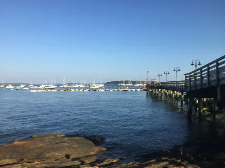 Falmouth Waterfront Carriage House Apt