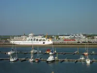 "FeWo Meeresblick am Sandstrand"-2 Bedrooms- Balcony-2nd Floor-50 Meters to the Beach Hotel a Norddeich