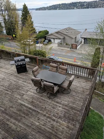 Stunning views of Lake Washington Отели рядом со станцией Link Light Rail - Tukwila Station