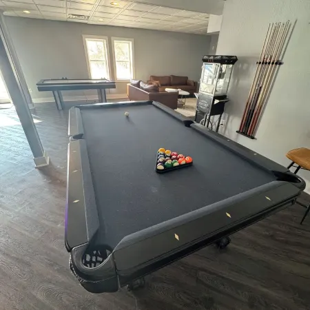The Parkview House. Hot Tub, Arcade & Park!