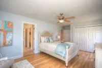 Beautiful, Open floor plan, amazing sunset views,Waterside Pool, Pier, 6+ac Hotel a 