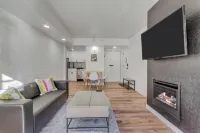 Cozy 1-BR home w free shuttles, hot tub, fireplace!