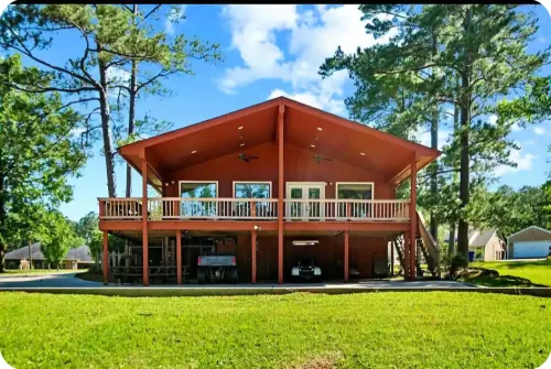 2 Homes! 6 BR 5BA! Swimming pool! Private Hot Tub! Pool Table! Basketball Hoop!