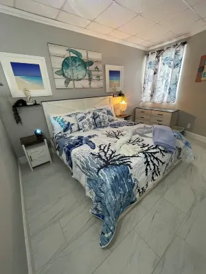 Best Beach Location 1 Bedroom w King Bed,Htd Pool 2 Fireplace 2 TVs Free Parking