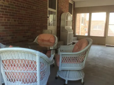 50's Classic: Cozy, convenient, comfortable Отели рядом с достопримечательностью «Музей Транспорта»