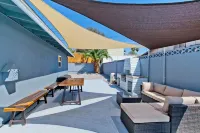 4Bd, Charming Mid-Century Home! 1.4mi to Convention Center, Mins to Strip! Pool! - Bungalows