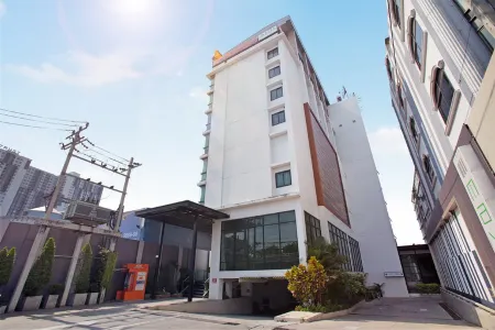 Mida Hotel Ngamwongwan Отели рядом с достопримечательностью «The Key Prachachuen»