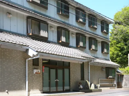 Hotel Kojo Отели рядом с достопримечательностью «Ruins of Minakuchi Castle ( Minakuchi Castle Museum)»