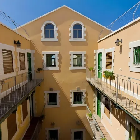 The Market Courtyard - Suites Hotel