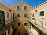 The Market Courtyard - Suites Hotel Hotel in zona Ades Synagogue