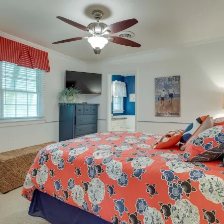 Pet Friendly, Ocean Views, Pool & Hot Tub!