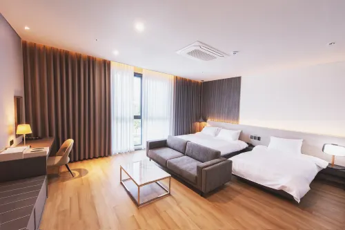 The Land Hotel Hayang Branch
