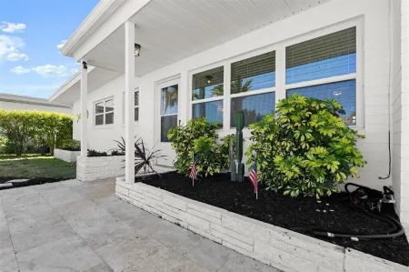 The Shore House! 1 Block to Beach and Dining