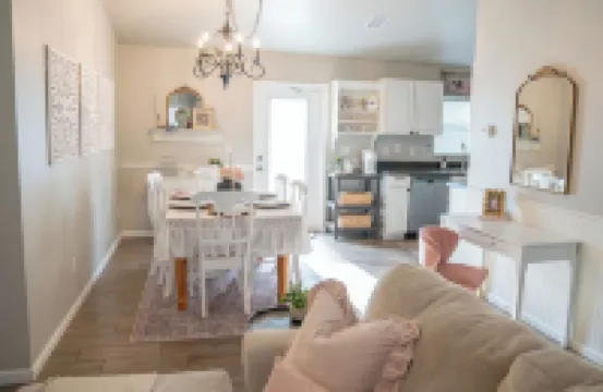 Peaceful Place a Charming 3-bedroom house with AC and WiFi in Fort Myers