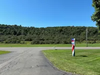 Charming 1-bedroom apartment in Greene for up to 4 guests, family & dog friendly