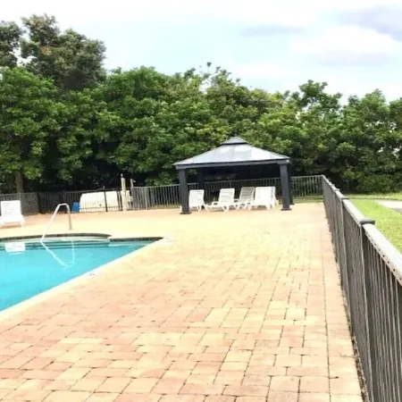 Clearwater Rustic Beach Condo 2 B|R fits 4 to 6 PPL