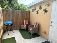 Detached Guest Suite / Beaches + St. Pete Hotspots