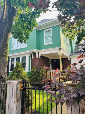 4 br 2 baClassical Victorian Home Off Walnut Street in Shadyside Pittsburgh Hotels in Shadyside