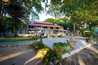 Villa Cha Cha Chaolao Beach Resort Hotels near Laem Sadet Burapha Beach
