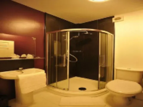 Gail's Guest House Hotels in Barry