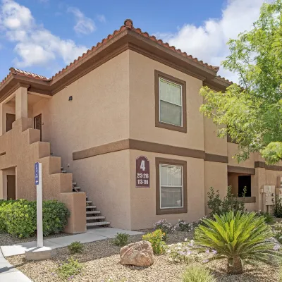 Hilton Vacation Club Desert Retreat Las Vegas Hotels near Chinatown