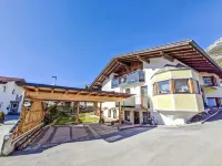 Helga Hotel di 