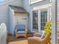 Maushop Village, 2-Bedroom, 1.5 Baths, Sleeps 4,  A/C, Patios & Private Beach マッシュピーのホテル
