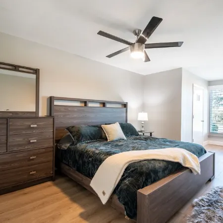 Waterfront Gorgeously Updated Apartment 2 Bed