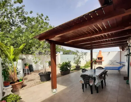 newly furnished seaside cottage. Low costs and free wifi. Отели в г. Quartu Sant'Elena