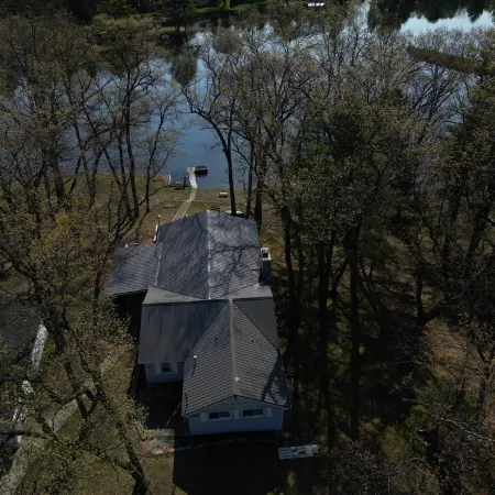 Beautiful Lake House & Spacious 4 BR