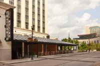 Hilton Nashville Downtown Hotels near Chet Atkins Statue