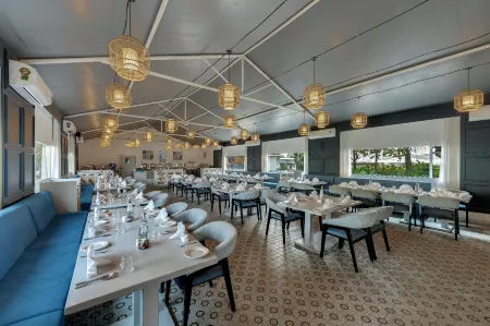 The Fern Sea Side Luxurious Tent Daman Отели рядом с достопримечательностью «Мирасол Лейк Гарден»