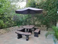3 bedroom private guest suite by Mr C Hotel, Safe A+ area with Patio, WiFi, TV